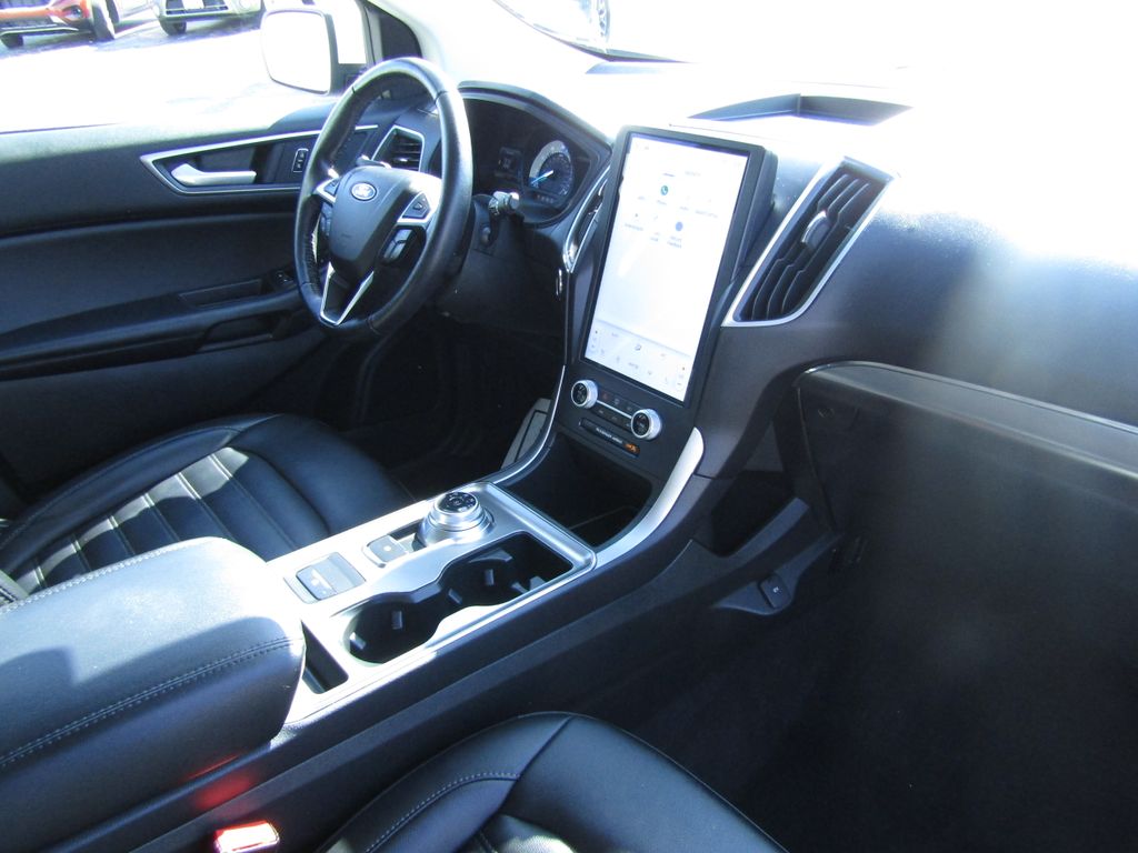 2022 Ford Edge SEL photo 10