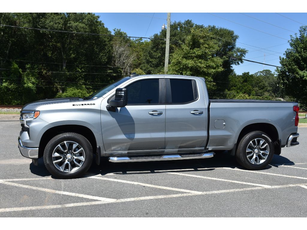 2025 Chevrolet Silverado 1500 LT photo 3