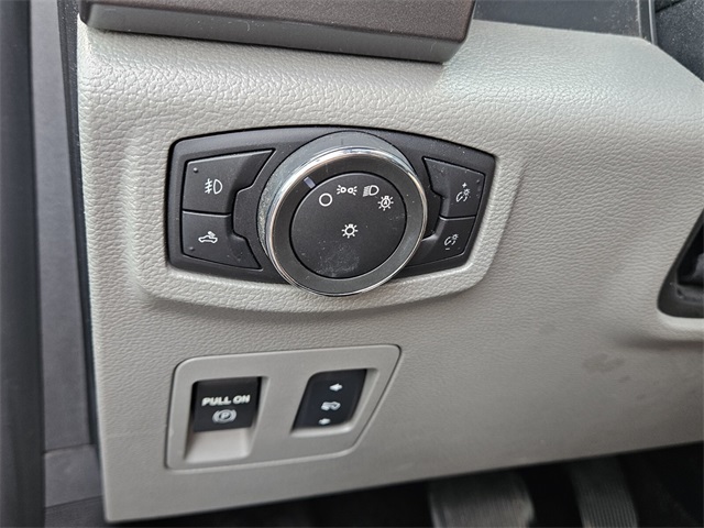 2015 Ford F-150 XLT photo 26