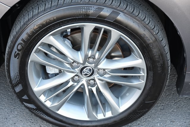 2017 Toyota Camry LE photo 6