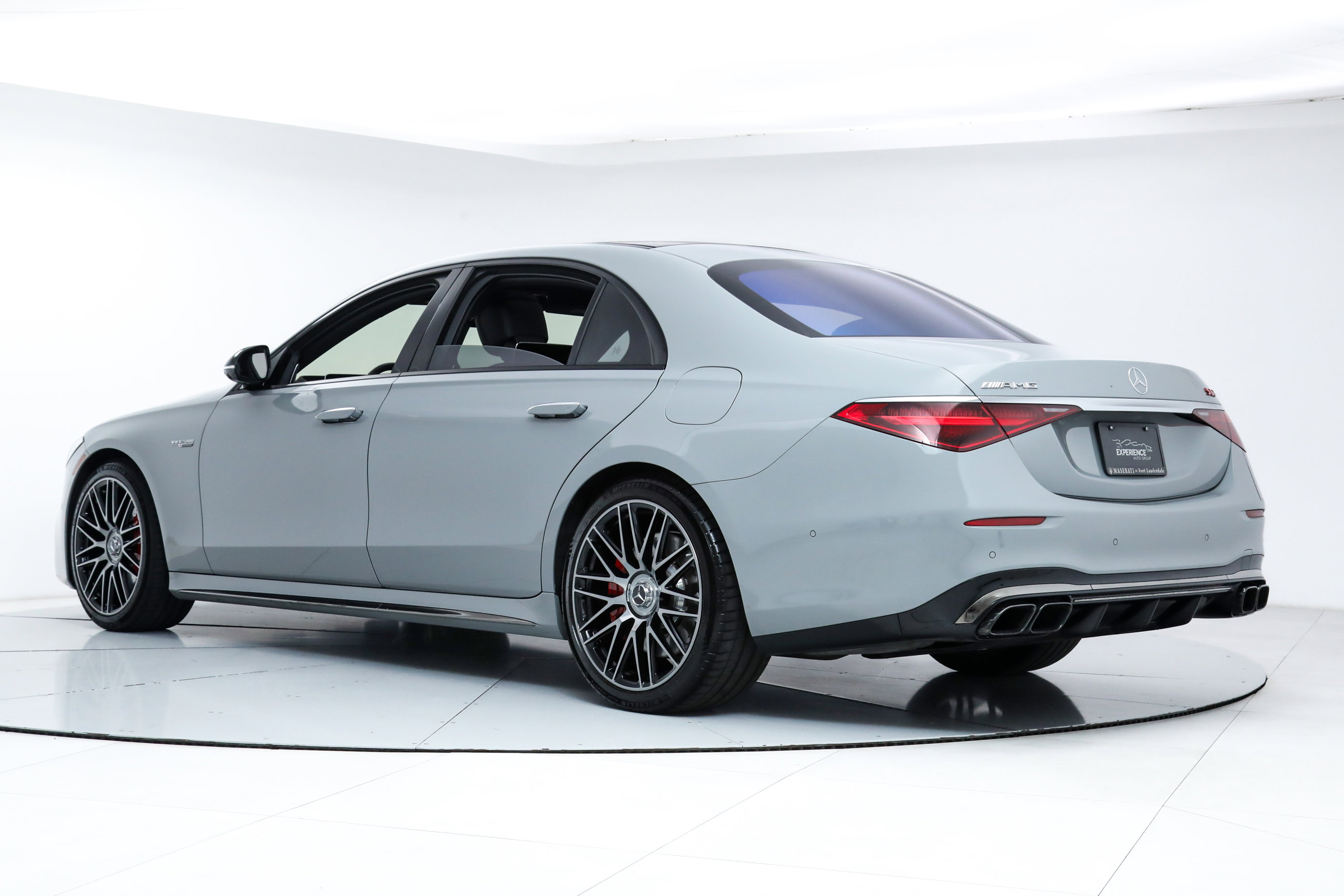 2024 Mercedes Benz S AMG 63 E PERFORMANCE photo 2