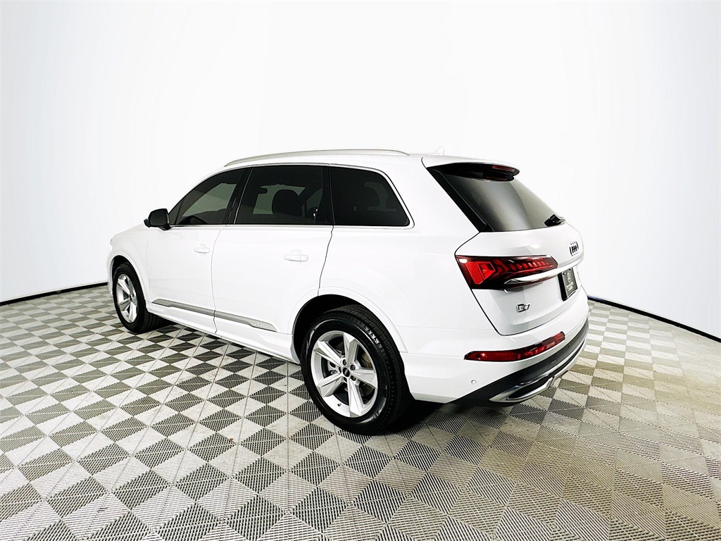 2023 Audi Q7 45 Premium Plus photo 5