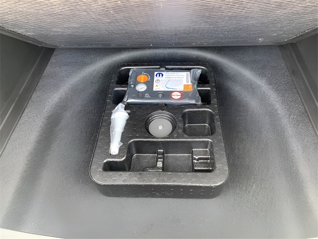 2025 Jeep Compass Latitude photo 14