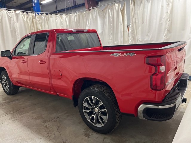 2025 Chevrolet Silverado 1500 LT photo 4