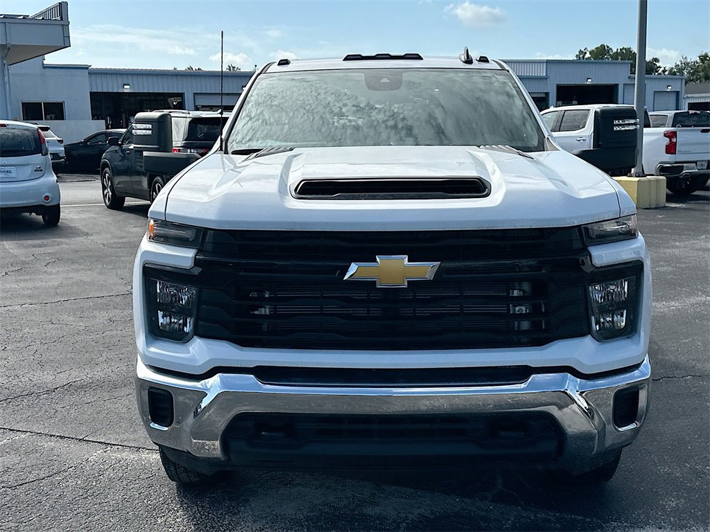 2025 Chevrolet Silverado 3500HD Work Truck photo 2