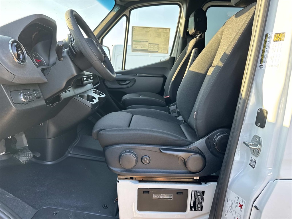 2026 Mercedes Benz Sprinter Crew Van photo 14