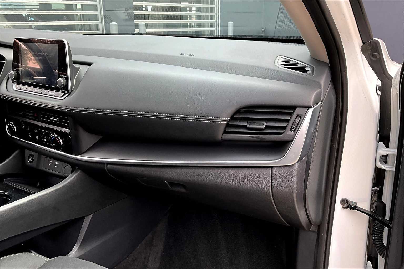 2024 Nissan Rogue S photo 16
