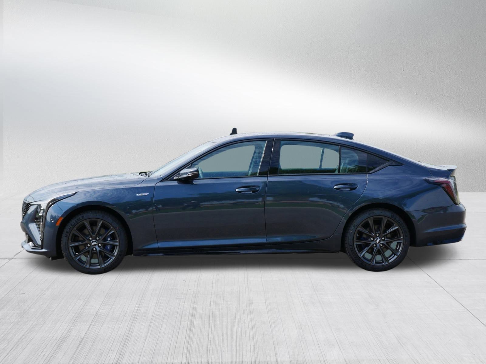 2026 Cadillac CT5 V photo 4