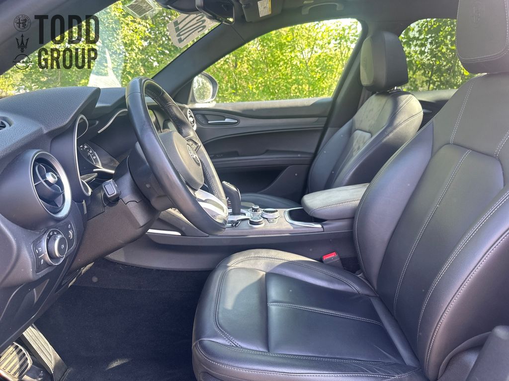 2022 Alfa Romeo Stelvio Ti photo 9