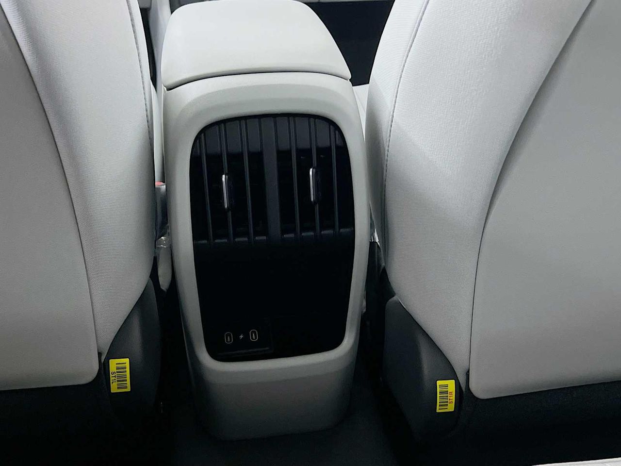 2026 Hyundai Kona SEL photo 2