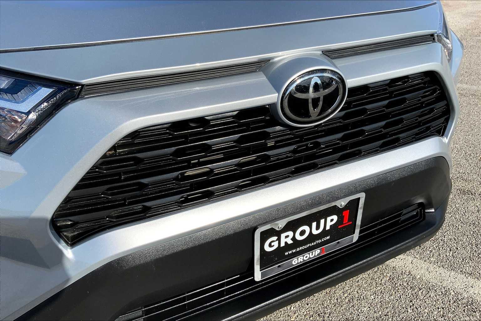 2024 Toyota RAV4 LE photo 25