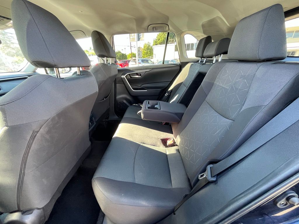 2023 Toyota RAV4 XLE photo 6