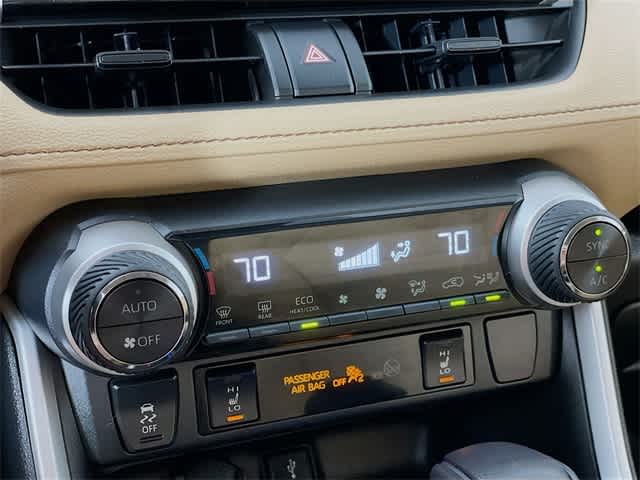 2022 Toyota RAV4 Hybrid XLE photo 17
