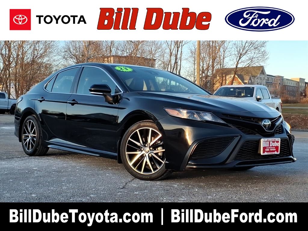 2023 Toyota Camry SE's photo