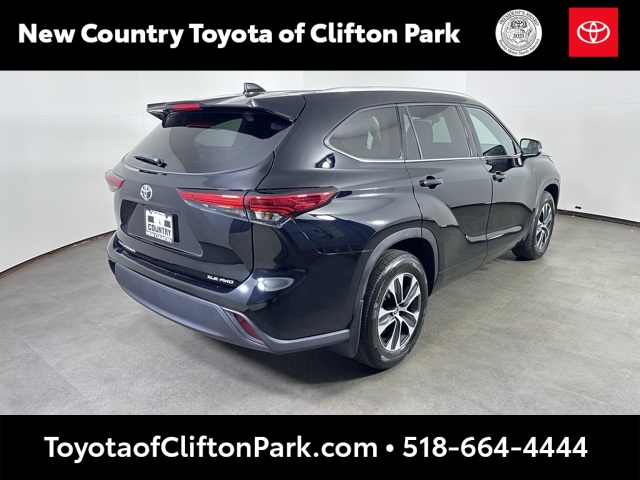 2022 Toyota Highlander XLE photo 3