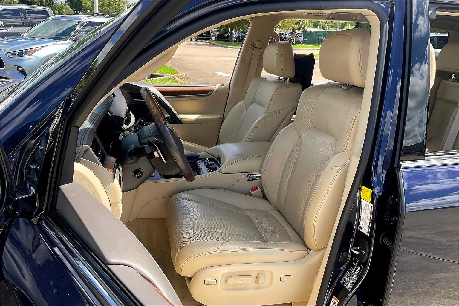2017 Lexus LX 570 photo 6