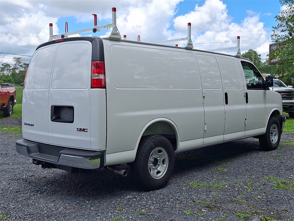 2025 Gmc Savana Cargo 2500 photo 2