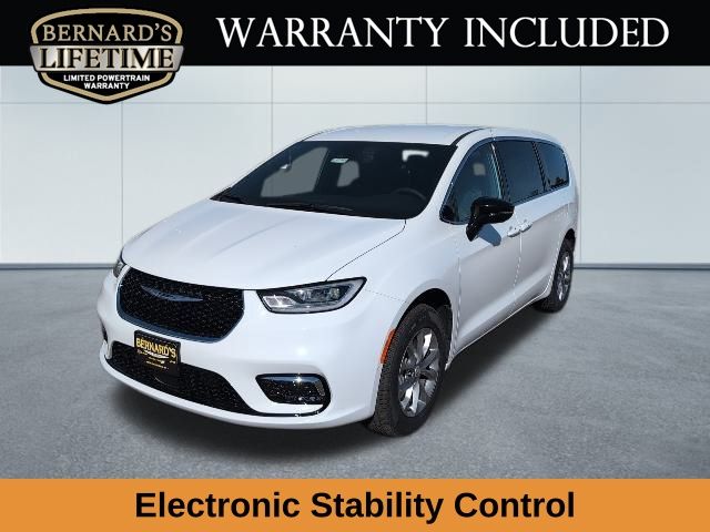 2026 Chrysler Pacifica Select's photo