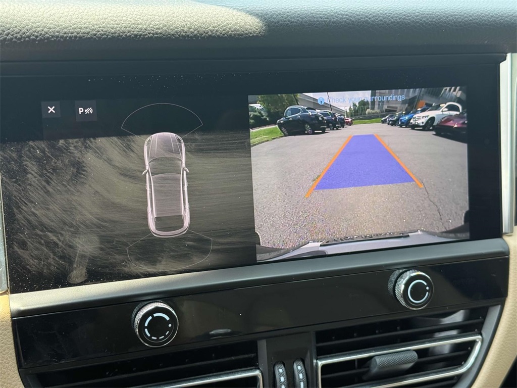 2022 Porsche Macan Base photo 4