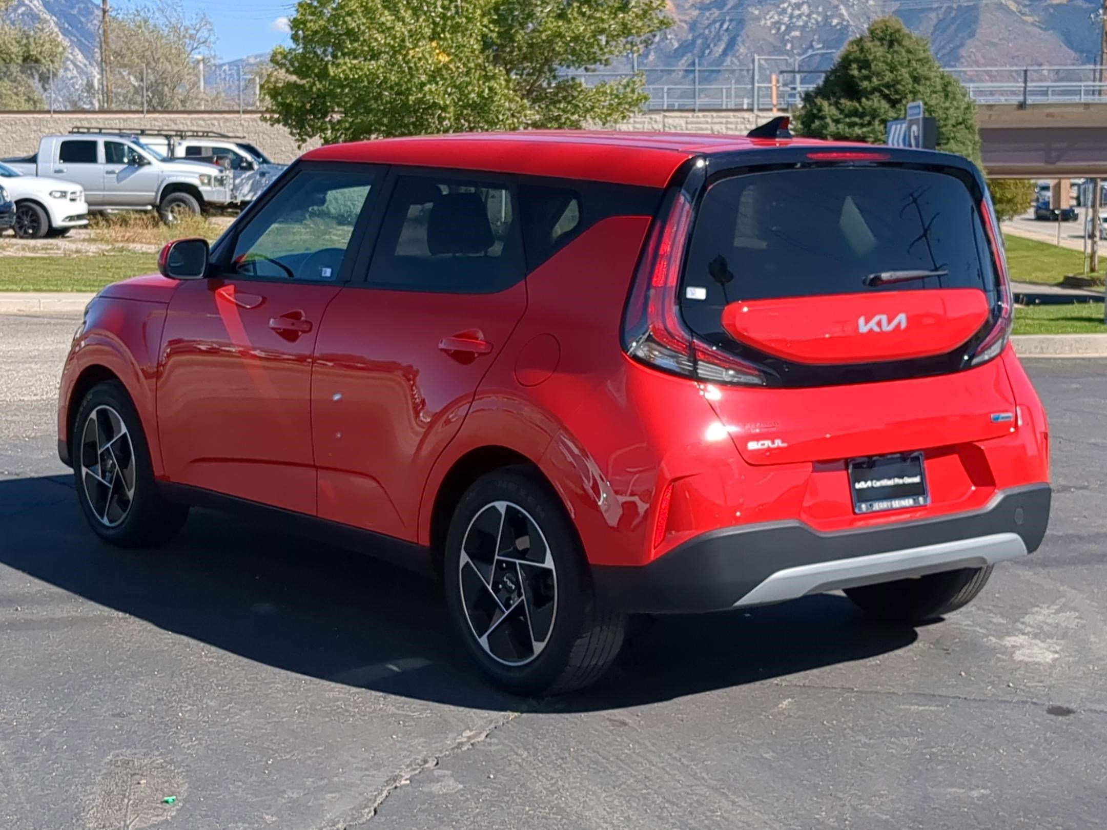 2023 Kia Soul EX photo 2