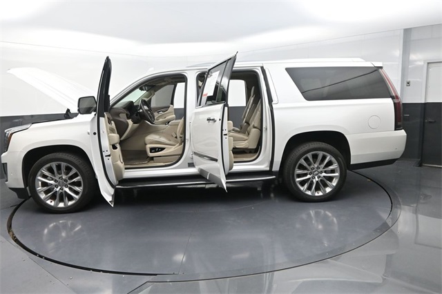 2017 Cadillac Escalade ESV Luxury photo 37