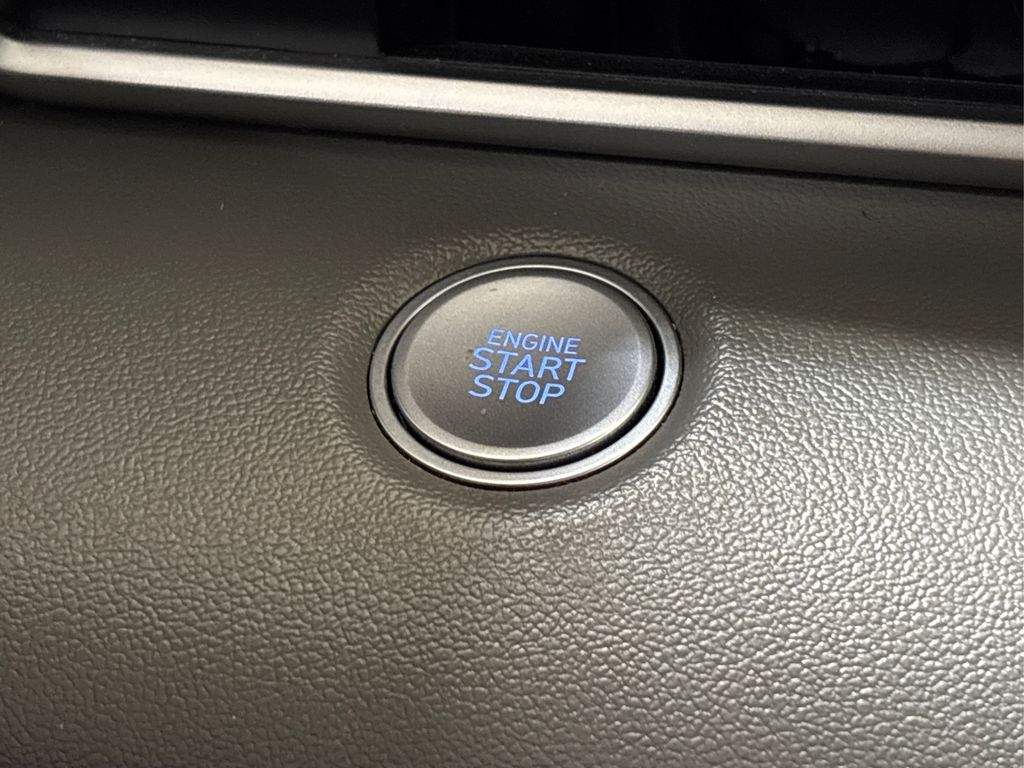 2023 Hyundai Elantra SEL photo 25