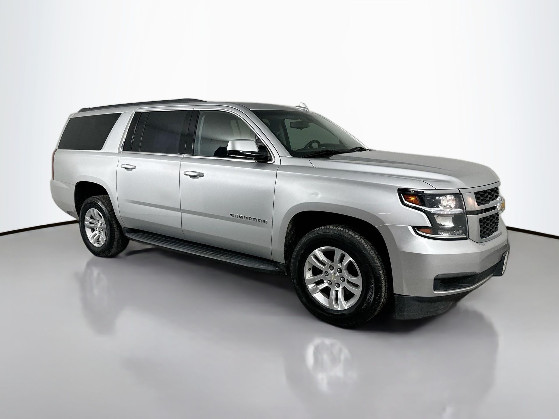 2019 Chevrolet Suburban LS photo 3