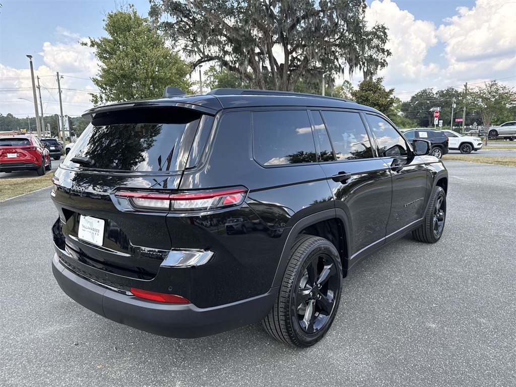 2025 Jeep Grand Cherokee Limited photo 3