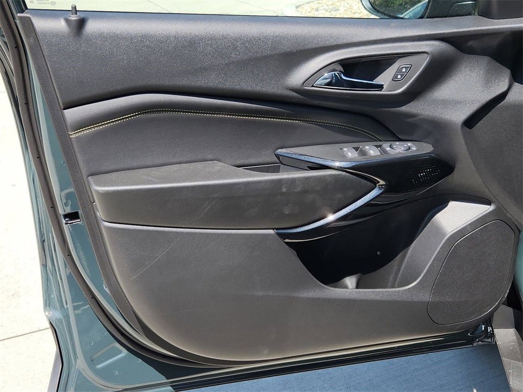 2025 Chevrolet Trax LT photo 19