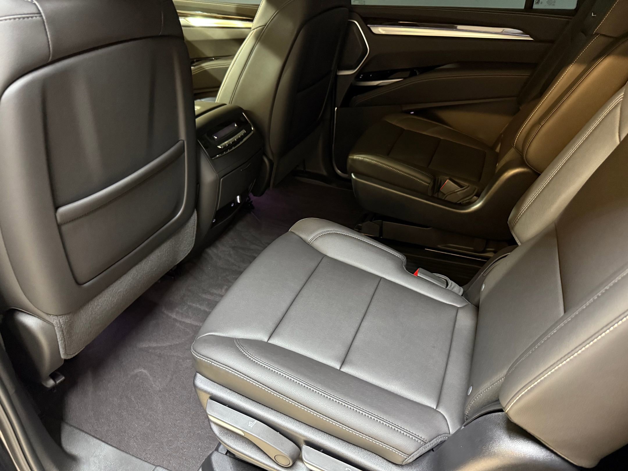2025 Cadillac Escalade ESV Luxury photo 40