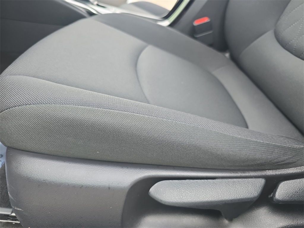 2022 Toyota Corolla Hybrid LE photo 26