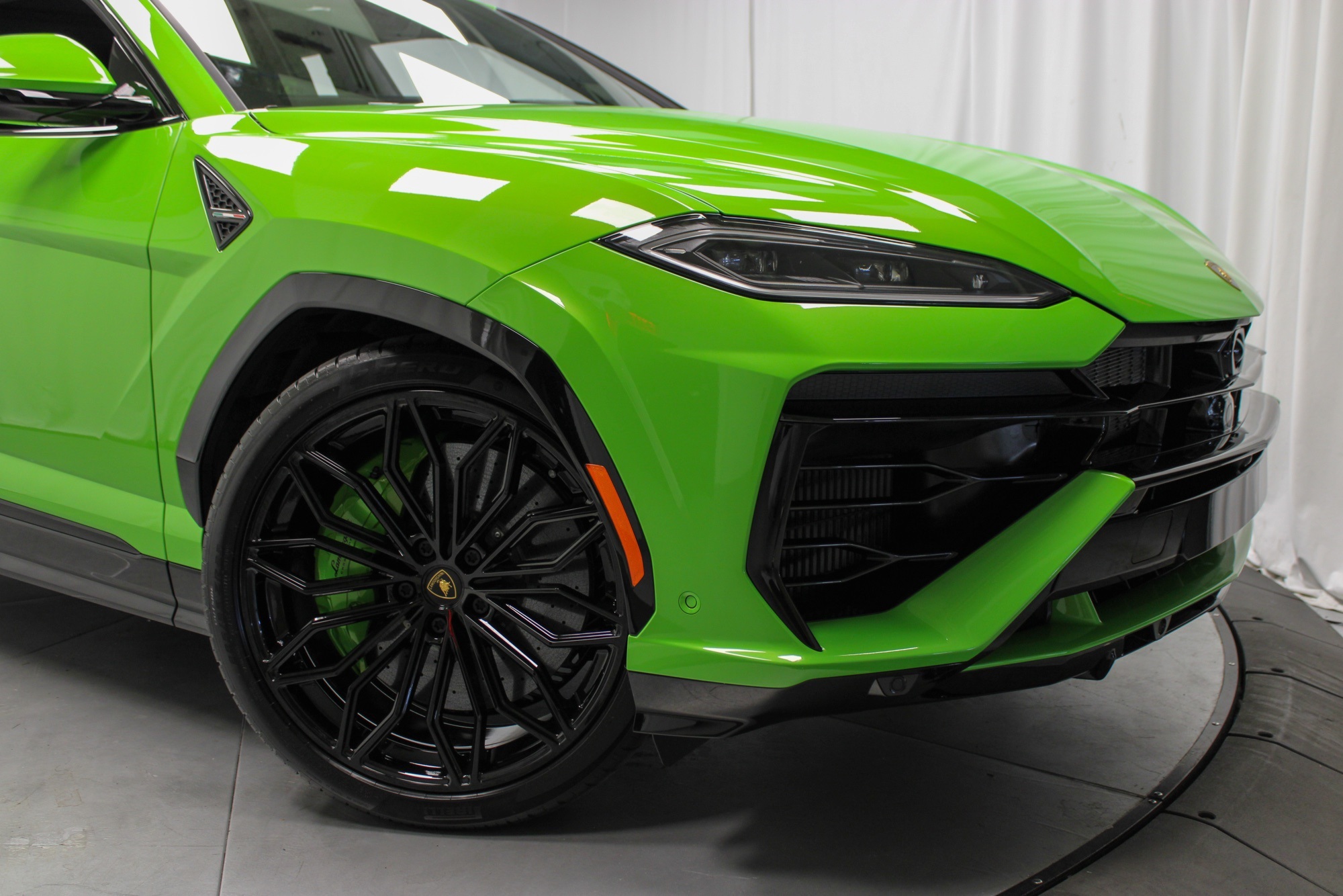2025 Lamborghini Urus SE photo 10
