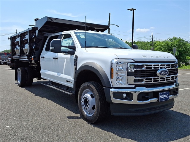 2025 Ford F-550 photo 2