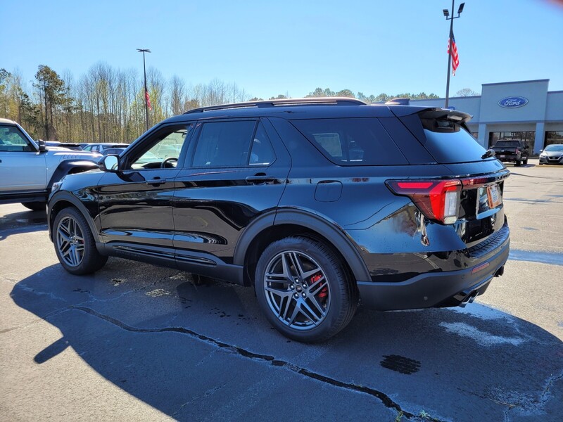 2025 Ford Explorer ST photo 9