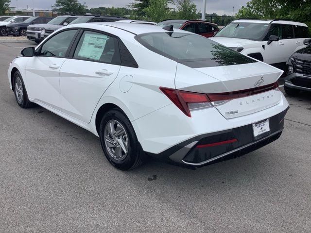 2025 Hyundai Elantra SE photo 7