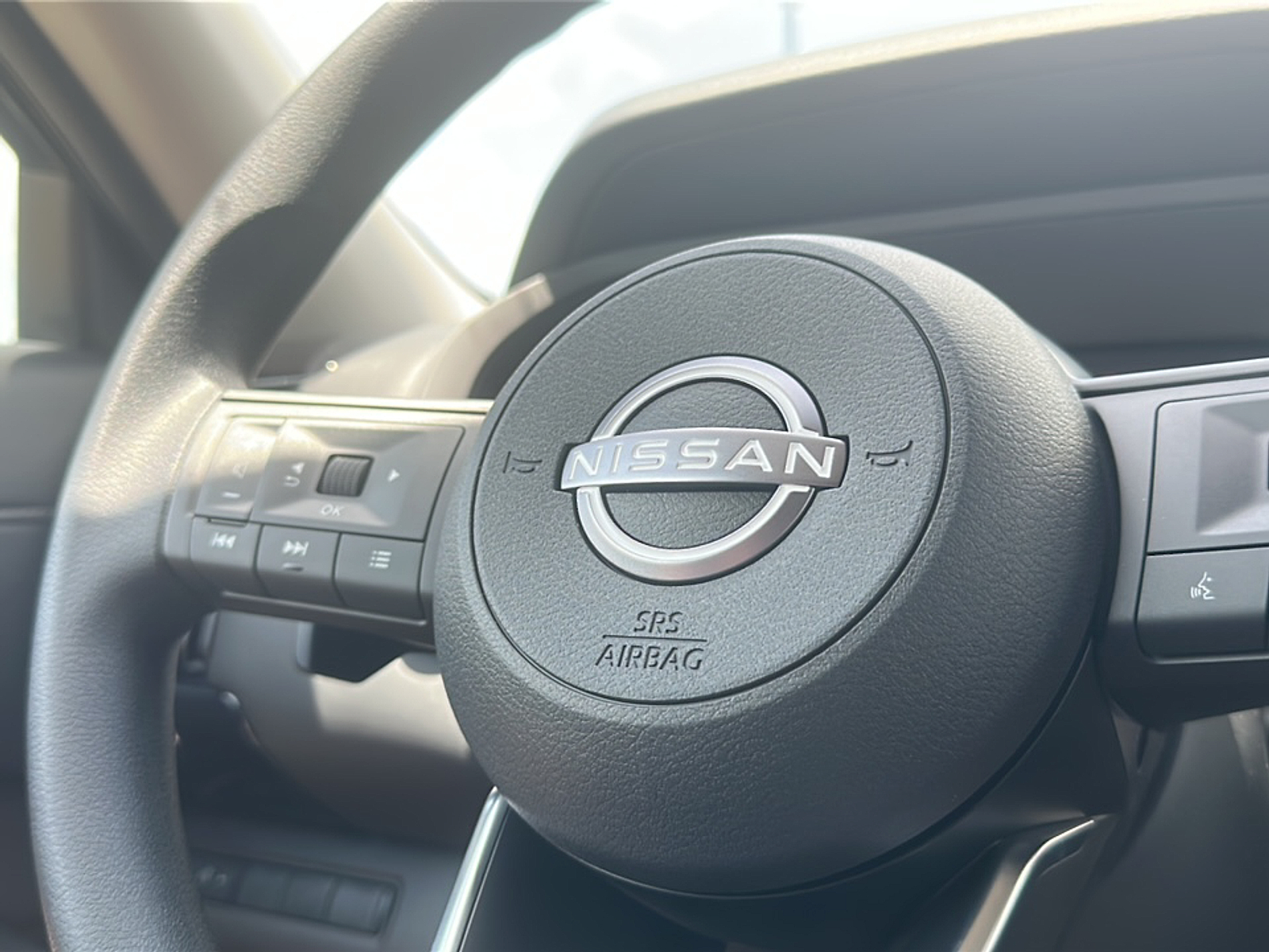 2025 Nissan Pathfinder S photo 9