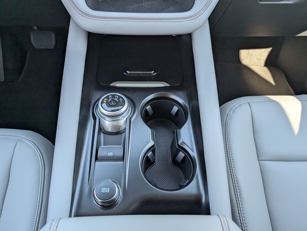 2025 Ford Explorer photo 15