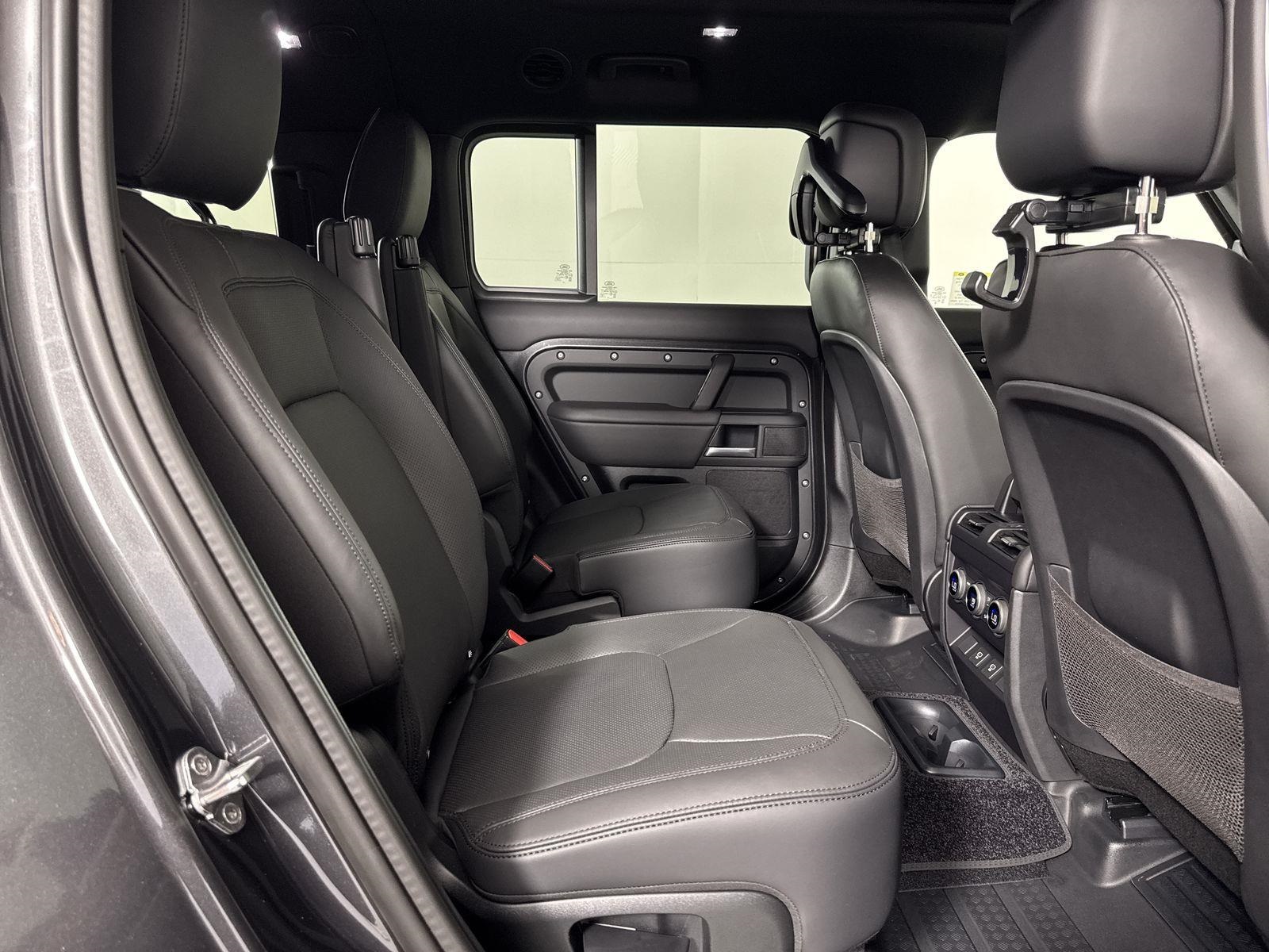 2025 Land Rover Defender 130 S photo 28