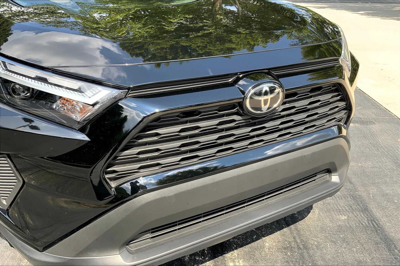 2024 Toyota RAV4 XLE photo 28
