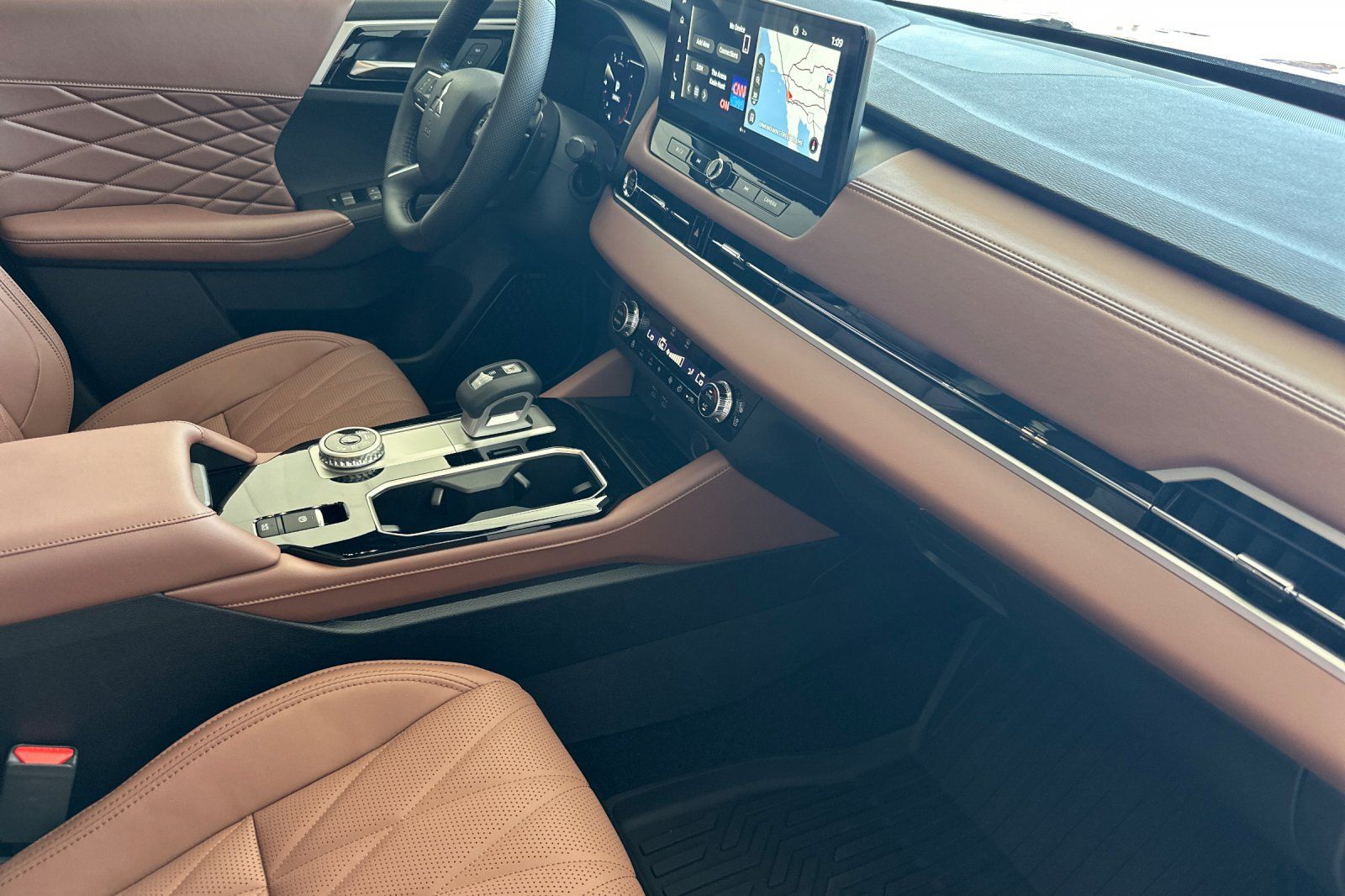 2025 Mitsubishi Outlander SEL photo 13