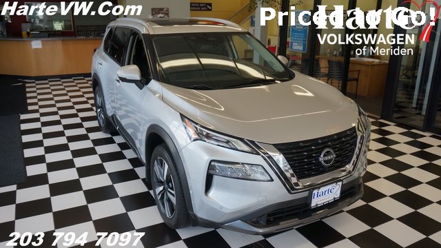 2022 Nissan Rogue SL's photo