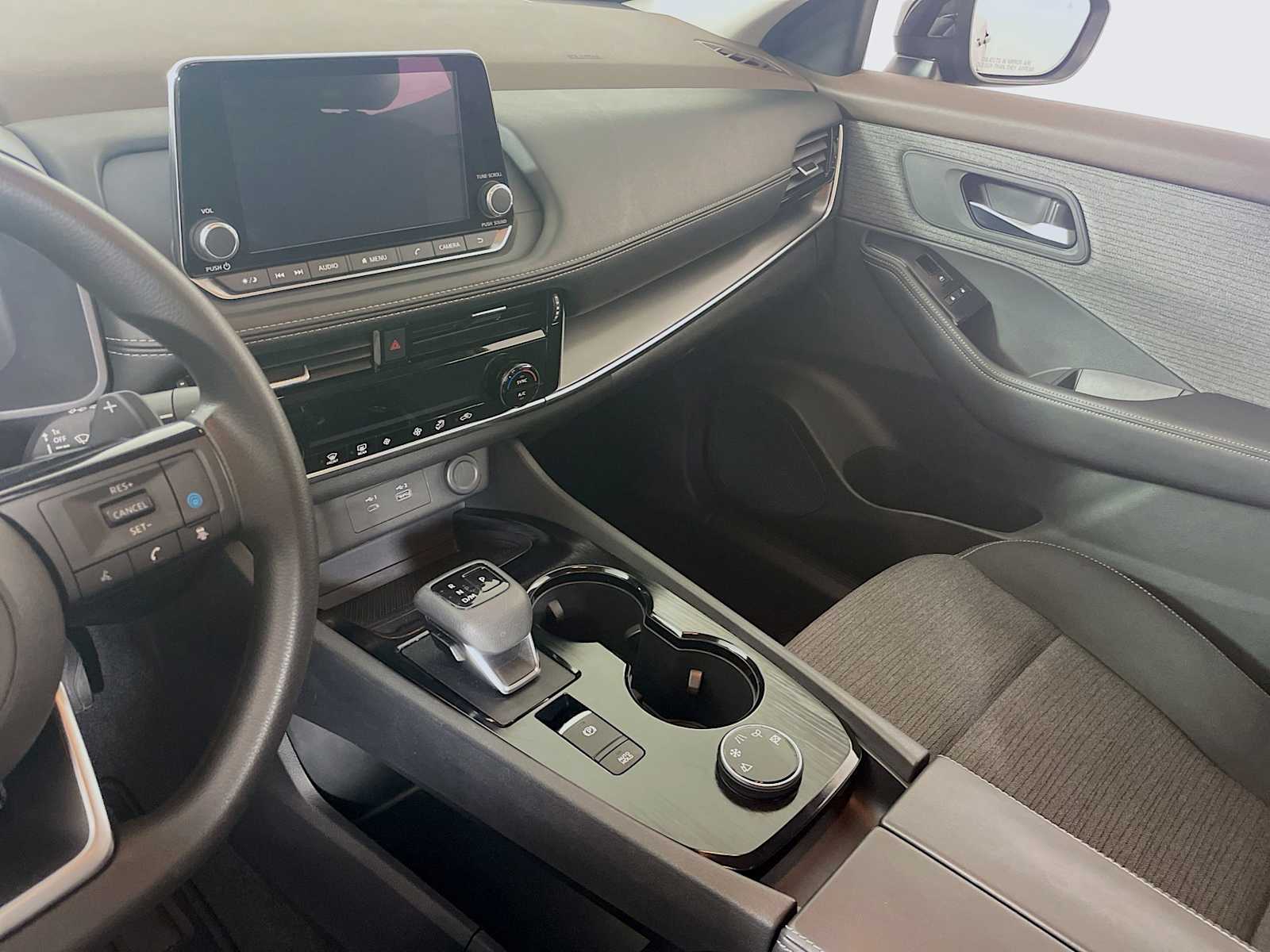 2022 Nissan Rogue SV photo 15