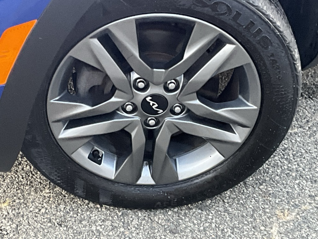 2022 Kia Seltos S photo 2