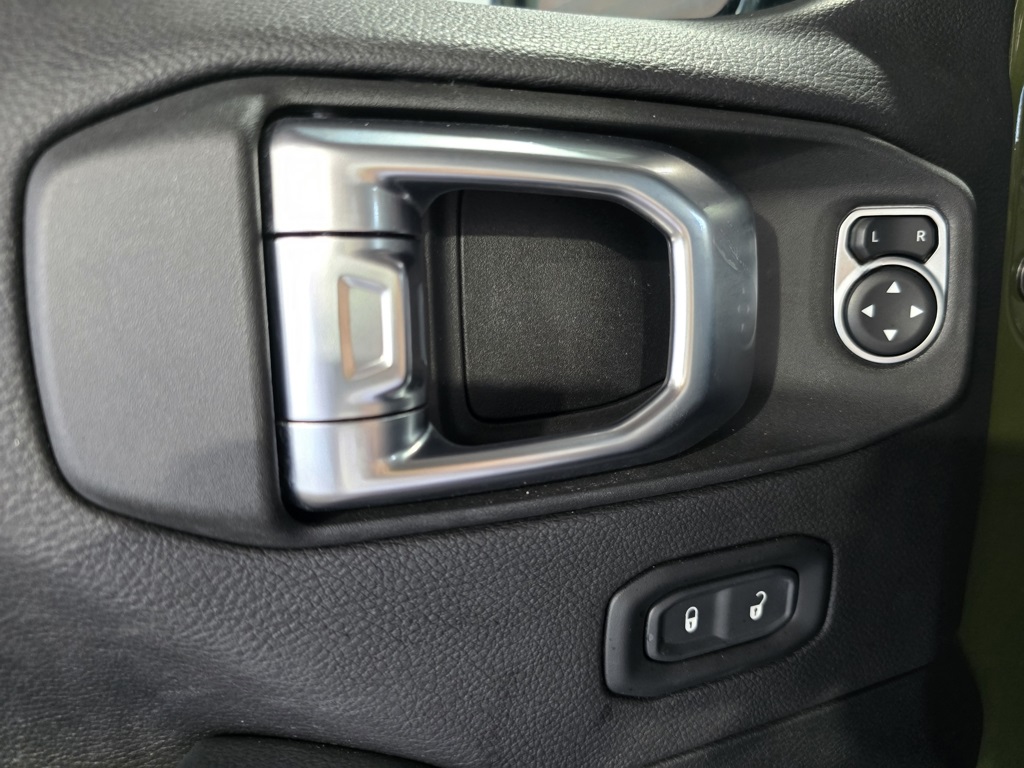 2023 Jeep Wrangler Rubicon photo 10