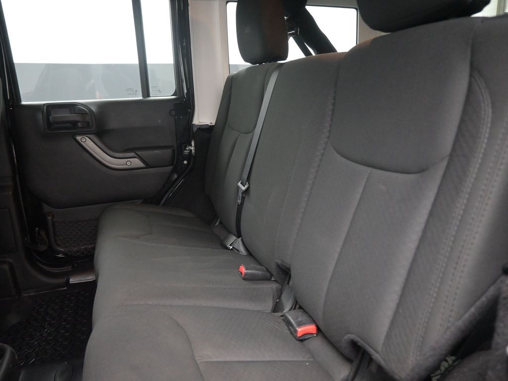 2015 Jeep Wrangler Unlimited Sport photo 10