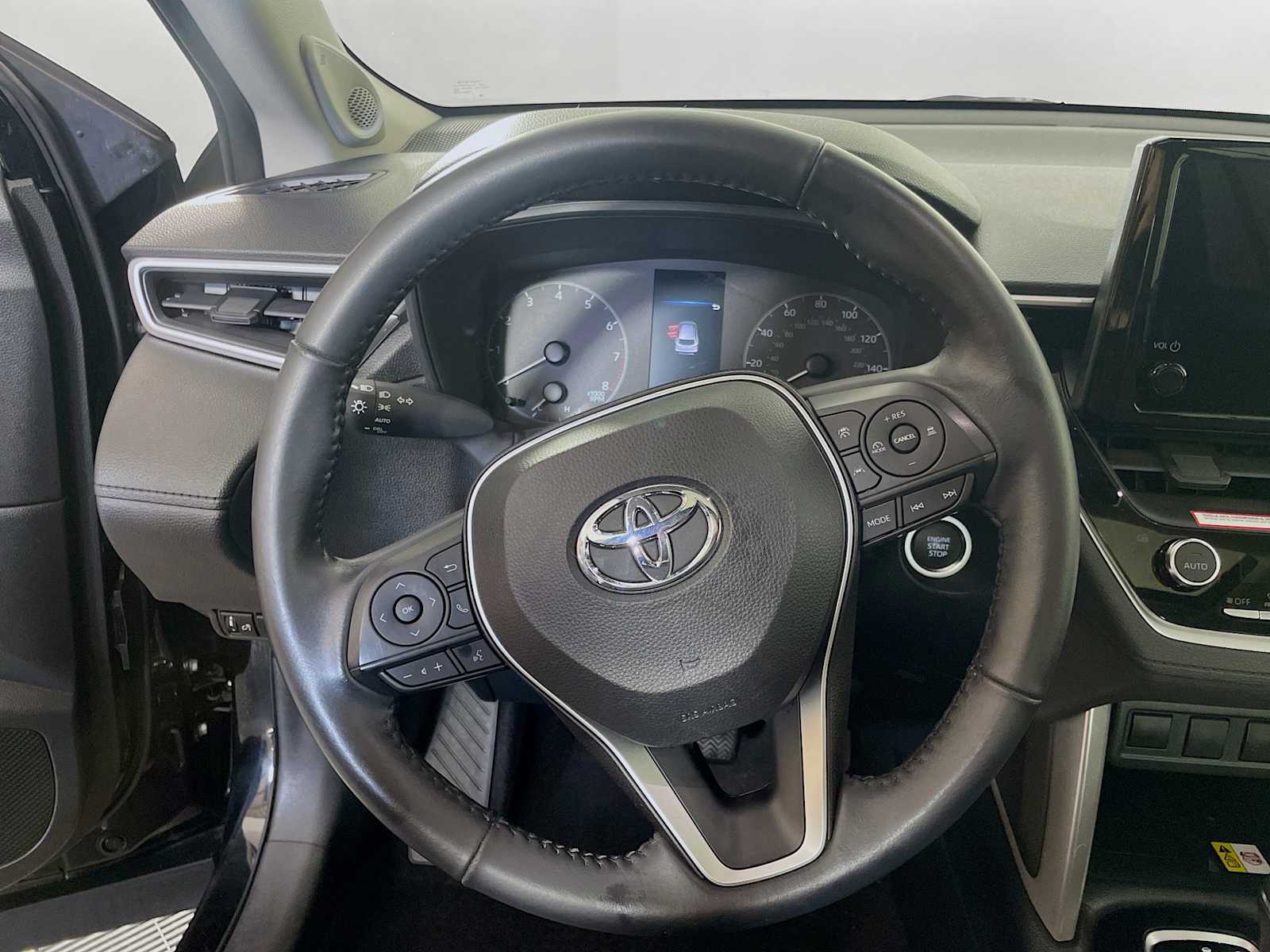 2023 Toyota Corolla Cross LE photo 9