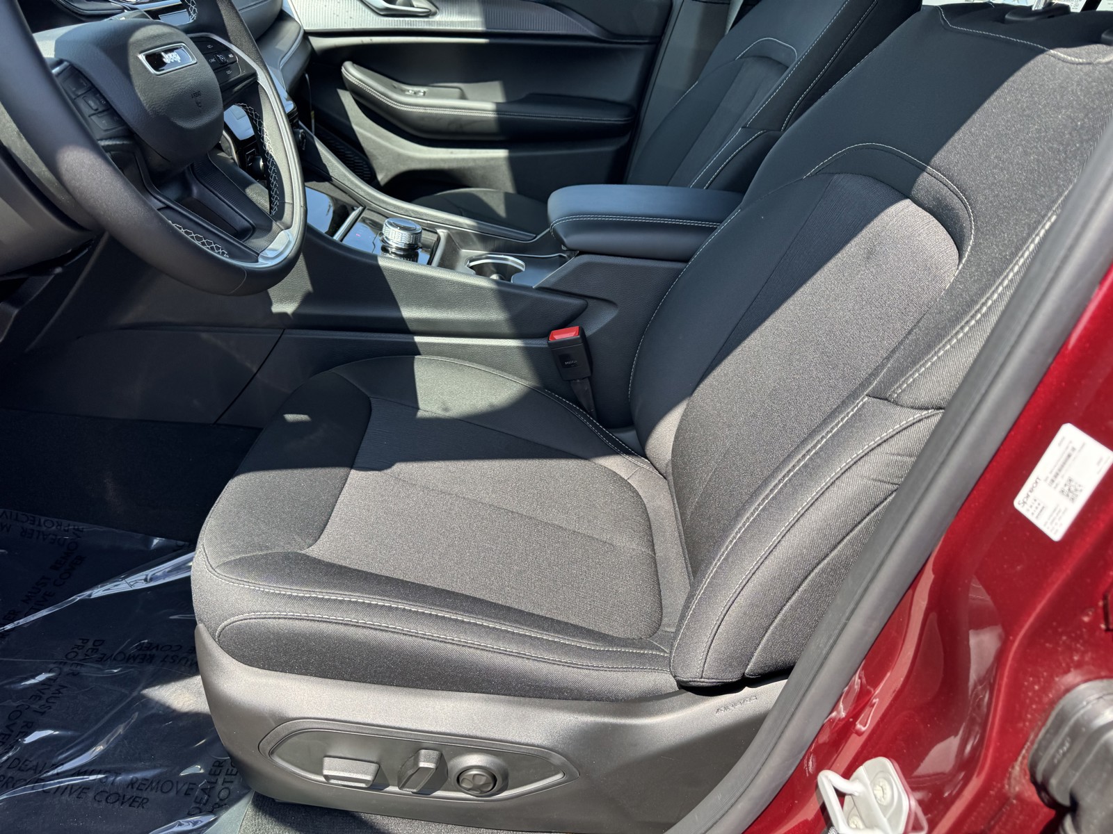 2025 Jeep Grand Cherokee Laredo photo 12