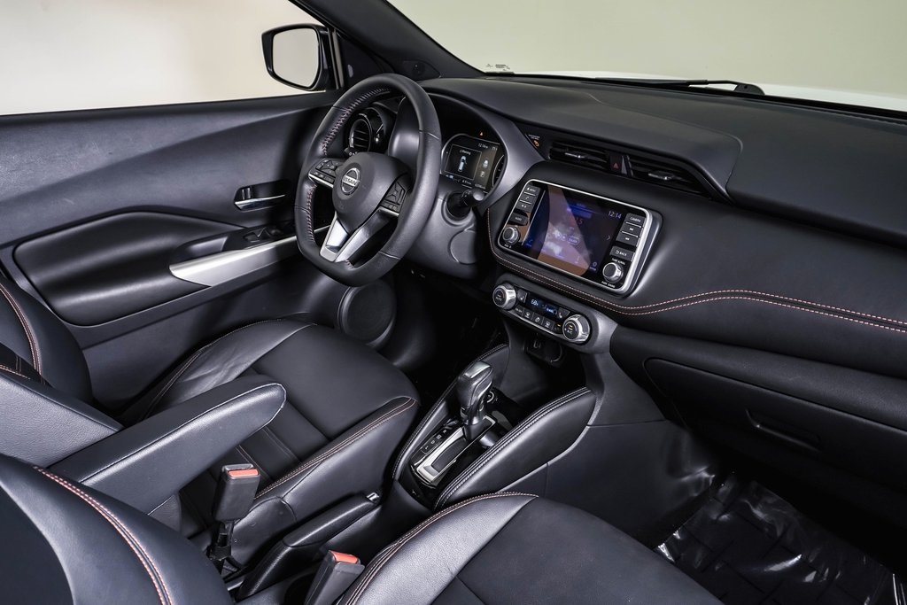 2019 Nissan Kicks SR photo 12