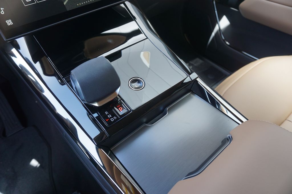 2025 Land Rover Range Rover Sport SE photo 14