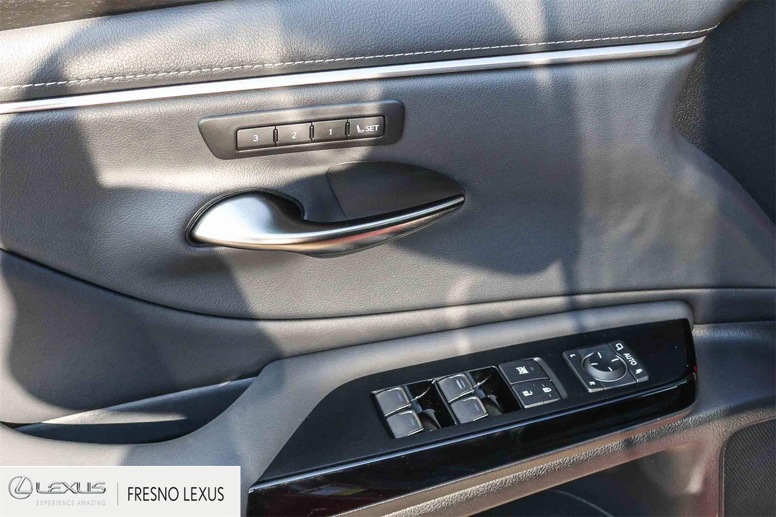 2023 Lexus ES 350 photo 21